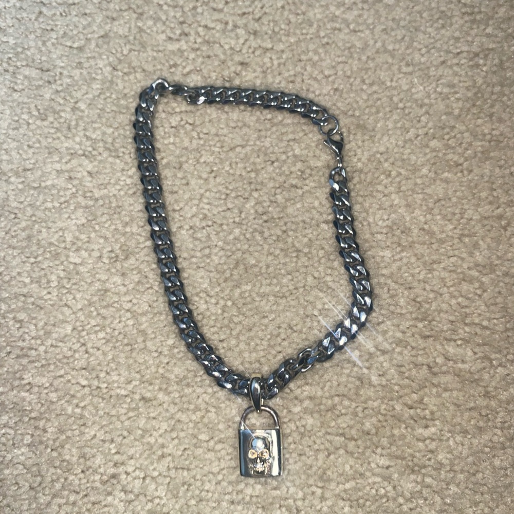 Hard Jewelry choker with pendant